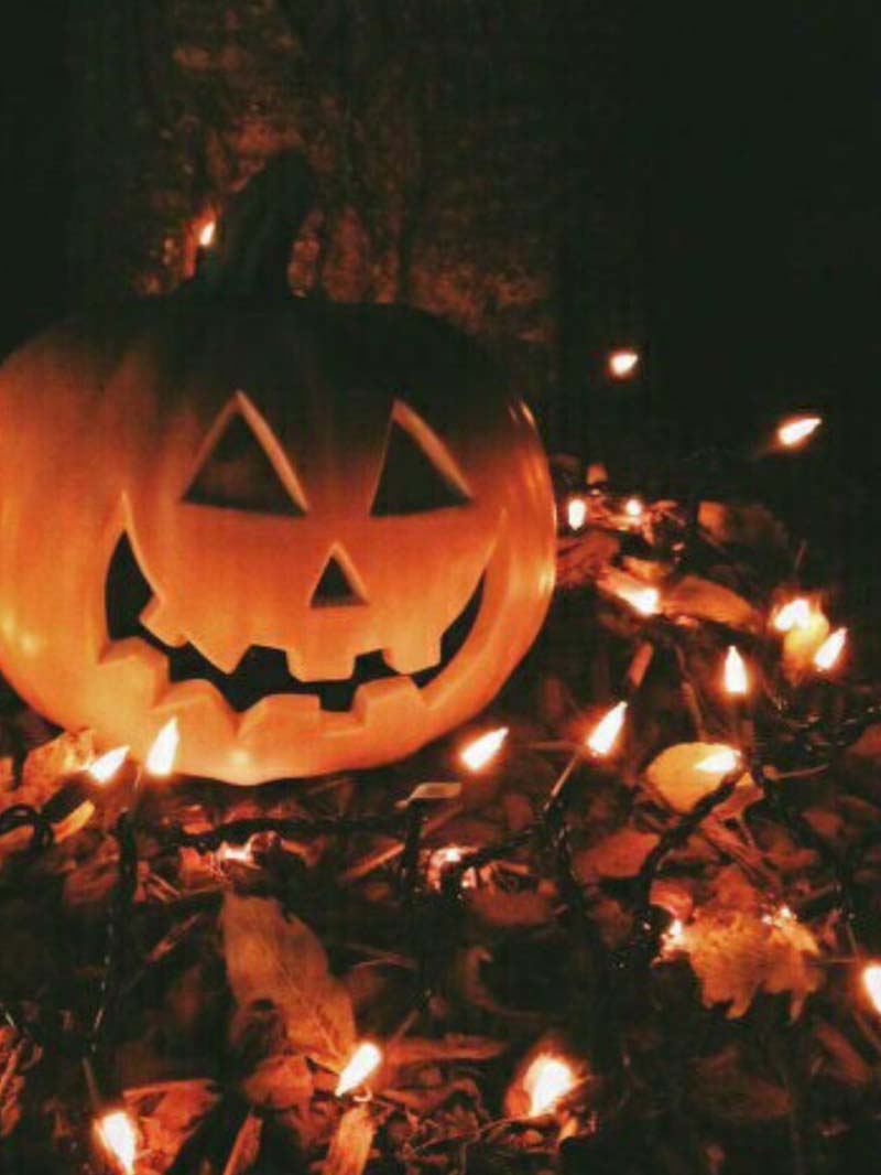 Glowing Jack-O’-Lantern with Autumn Lights Halloween Lock Screen Aesthetic